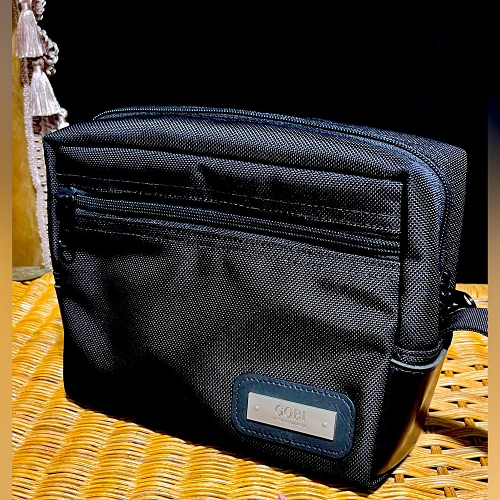 NWOT Gobi Jet Black Travel Kit with Black Webbing